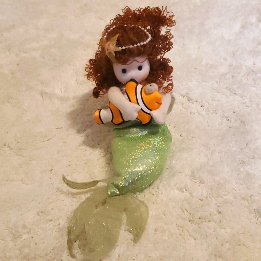 Wind up musical mermaid doll